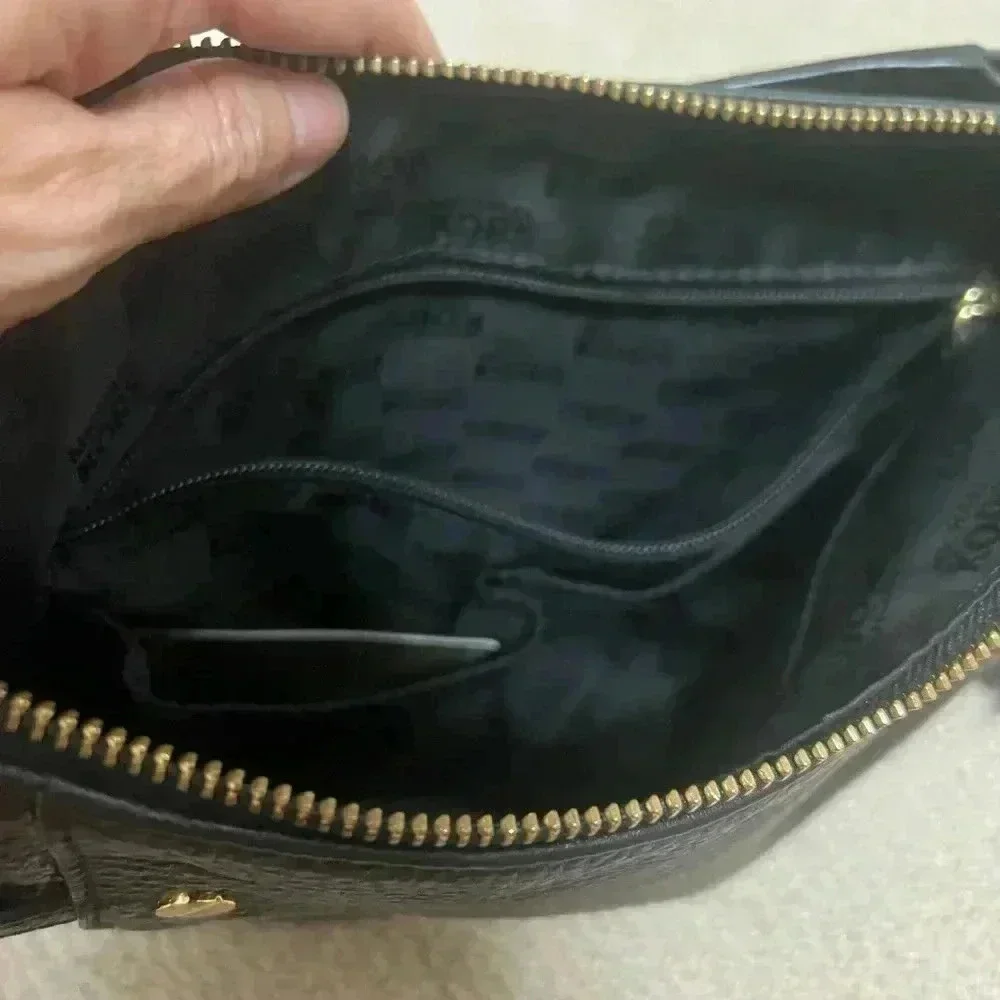MICHAEL KORS BLACK OVER THE SHOULDER BAG